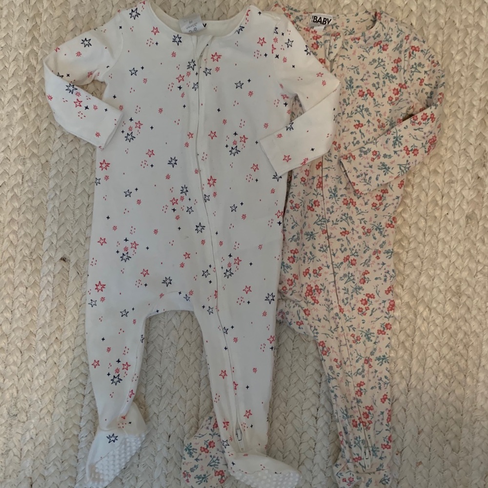 Set of 2 Cotton On footies